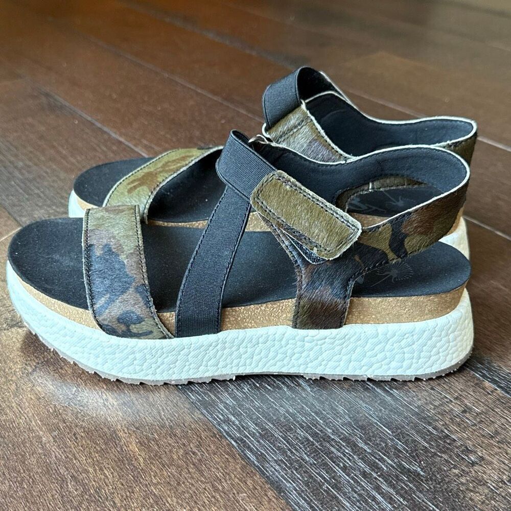 OTBT Sierra Green Black Camo Calf Hair Sandals Slingback Platform Size 6 womens